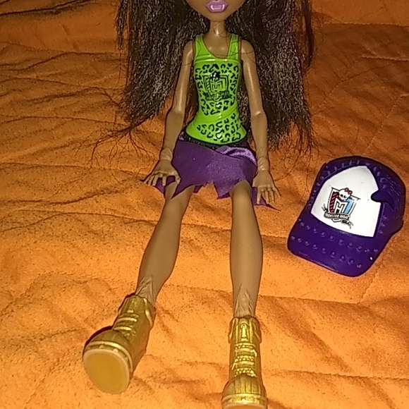 Monster High Cheerleading Clawdeen Wolf Doll - Picture 3 of 6